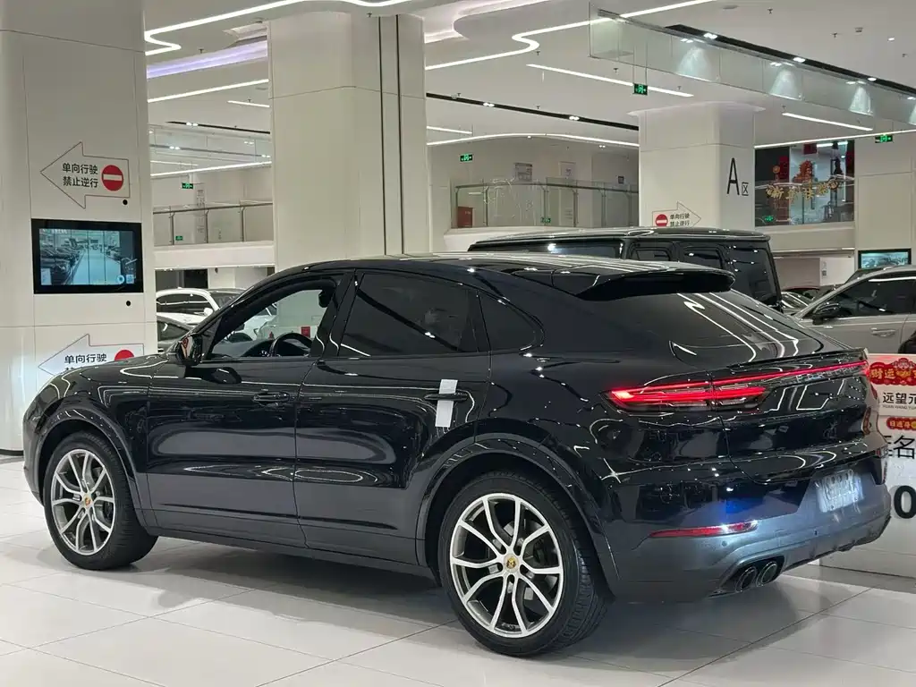 Porsche Cayenne 2021 — фото 17