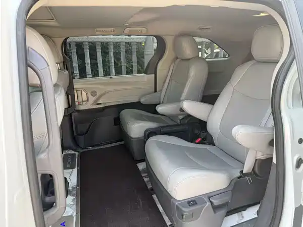 Toyota Sienna 2024