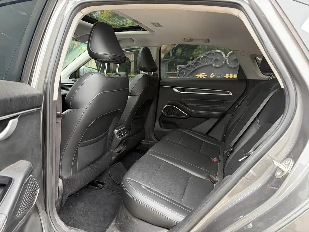 Geely Emgrand 2023