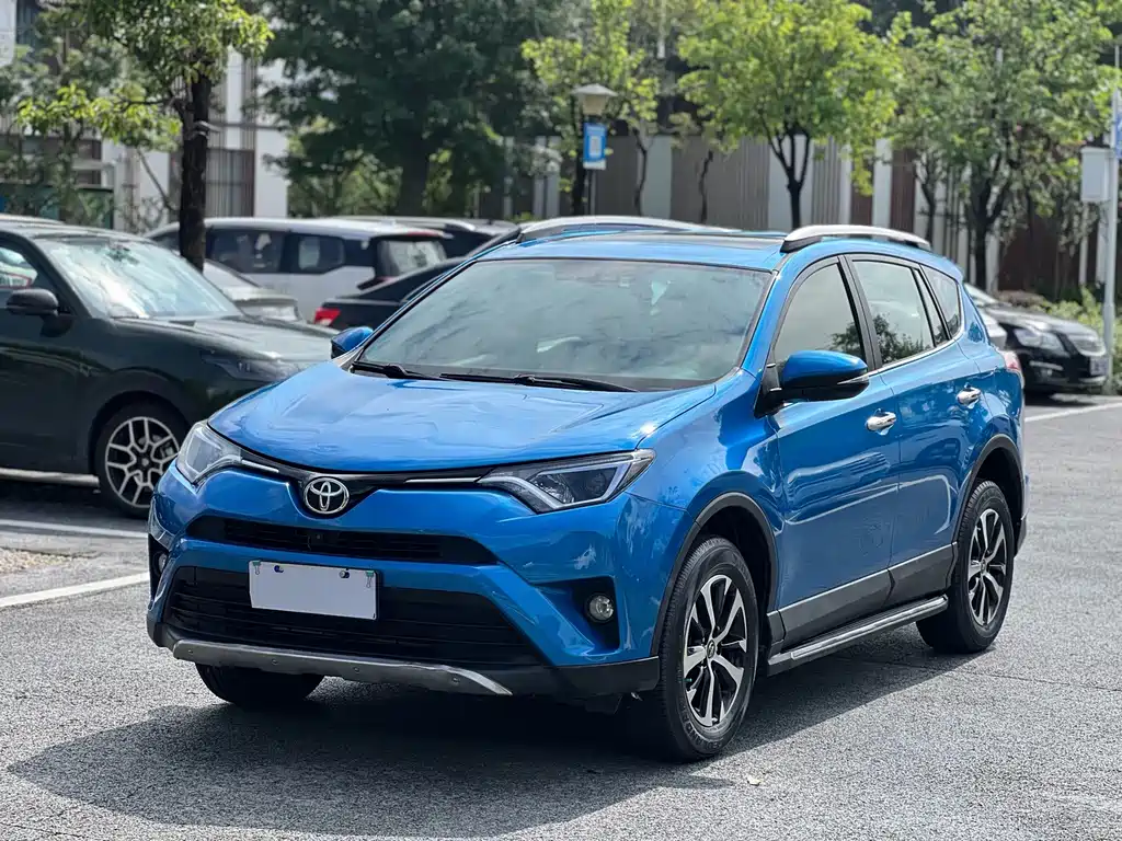Toyota RAV4 2017 — фото 1