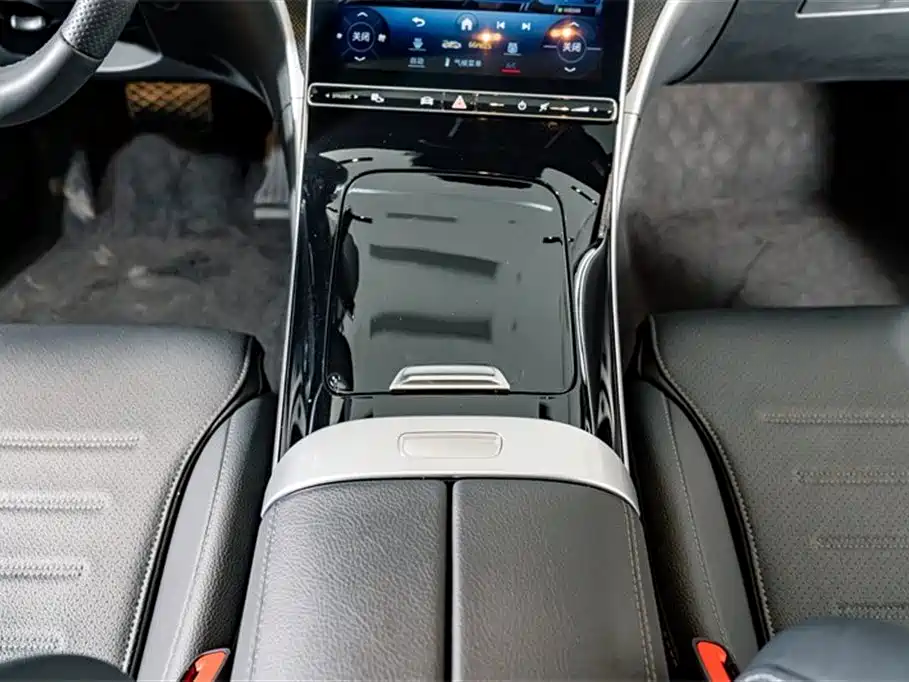 Mercedes-Benz C-Class 2023 — фото 13