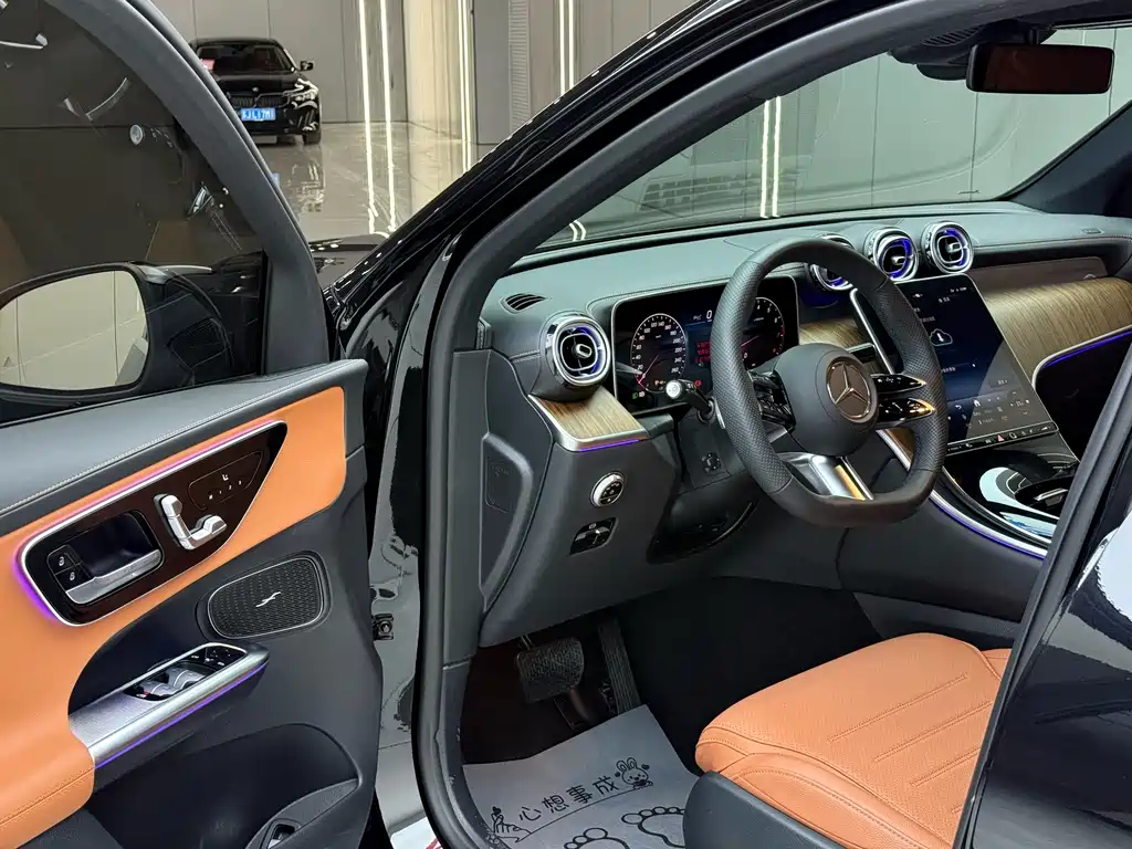 Mercedes-Benz GLC 2025