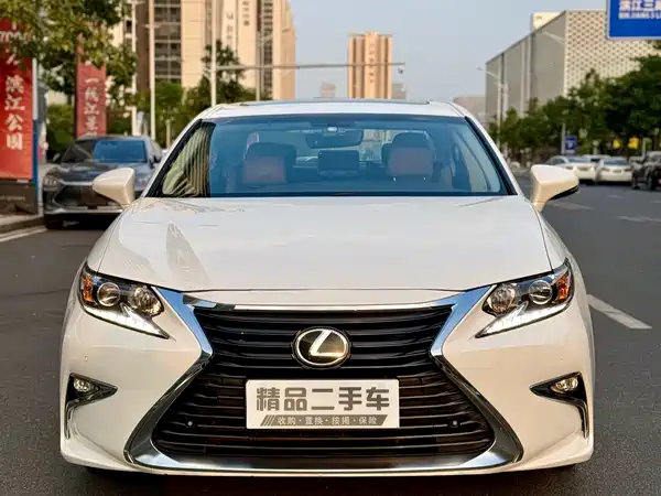 Lexus ES 2016