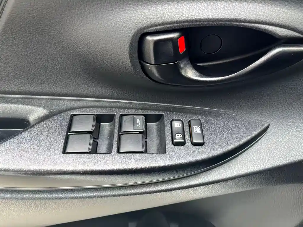 Toyota Yaris L 2019 — фото 18