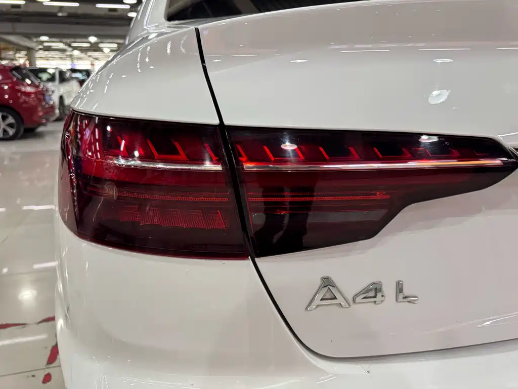 Audi A4L 2021 — фото 22
