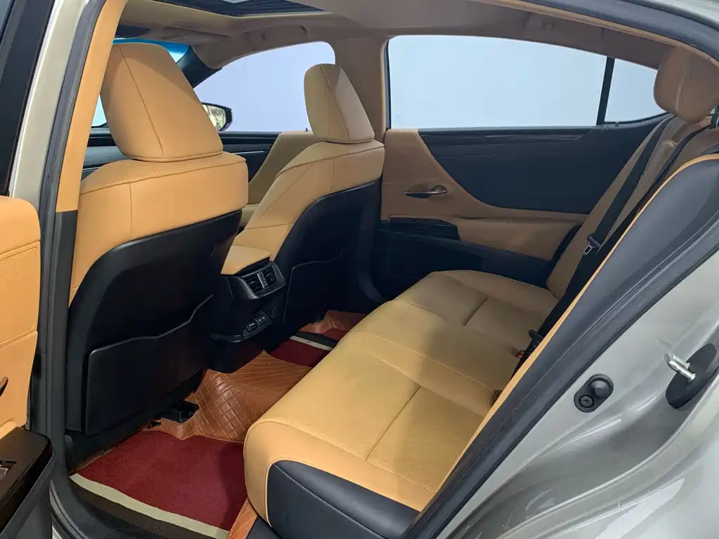 Lexus ES 2022 — фото 10