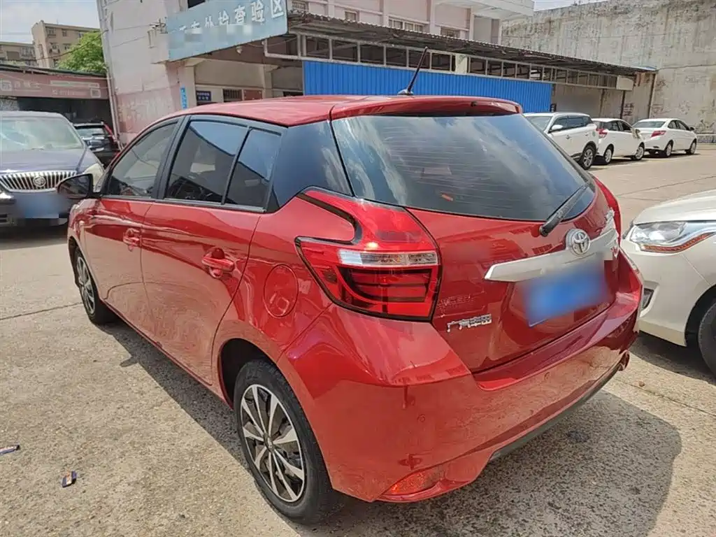 Toyota Yaris L 2017 — фото 5