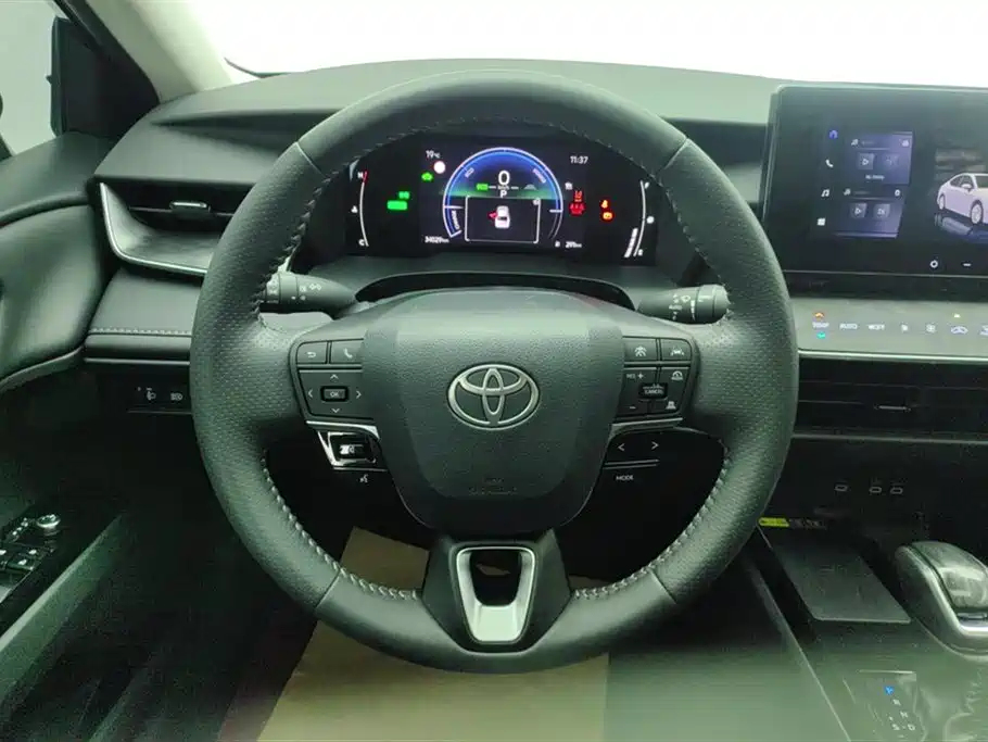 Toyota Camry 2024 — фото 15