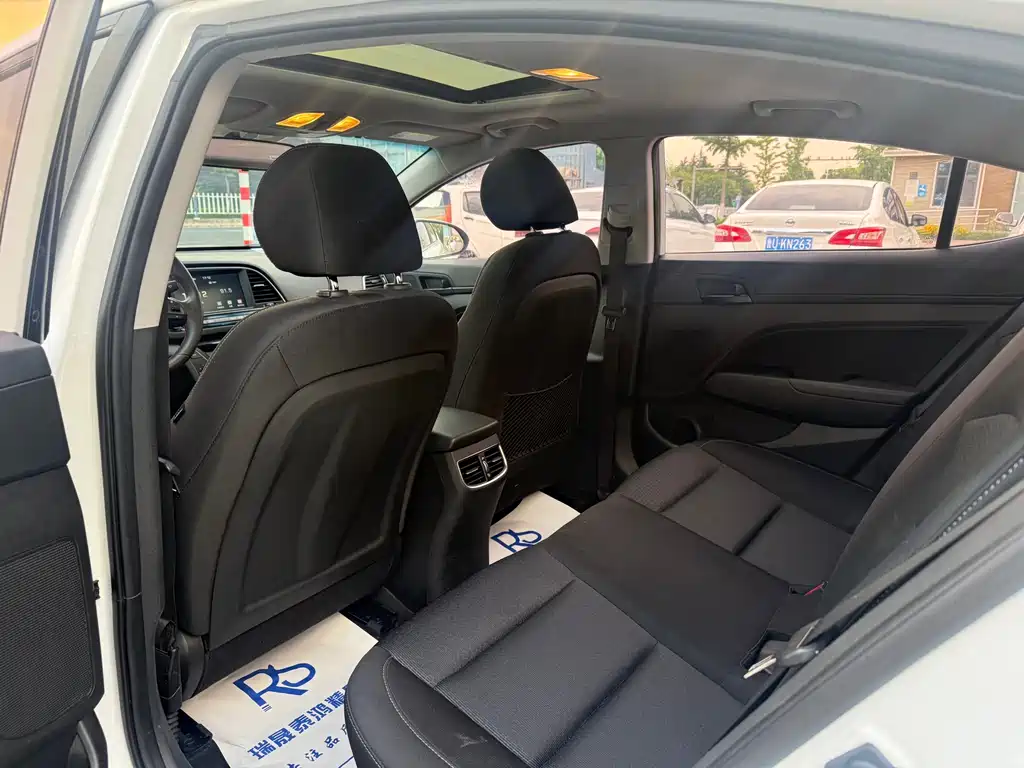 Hyundai Elantra 2019 — фото 7
