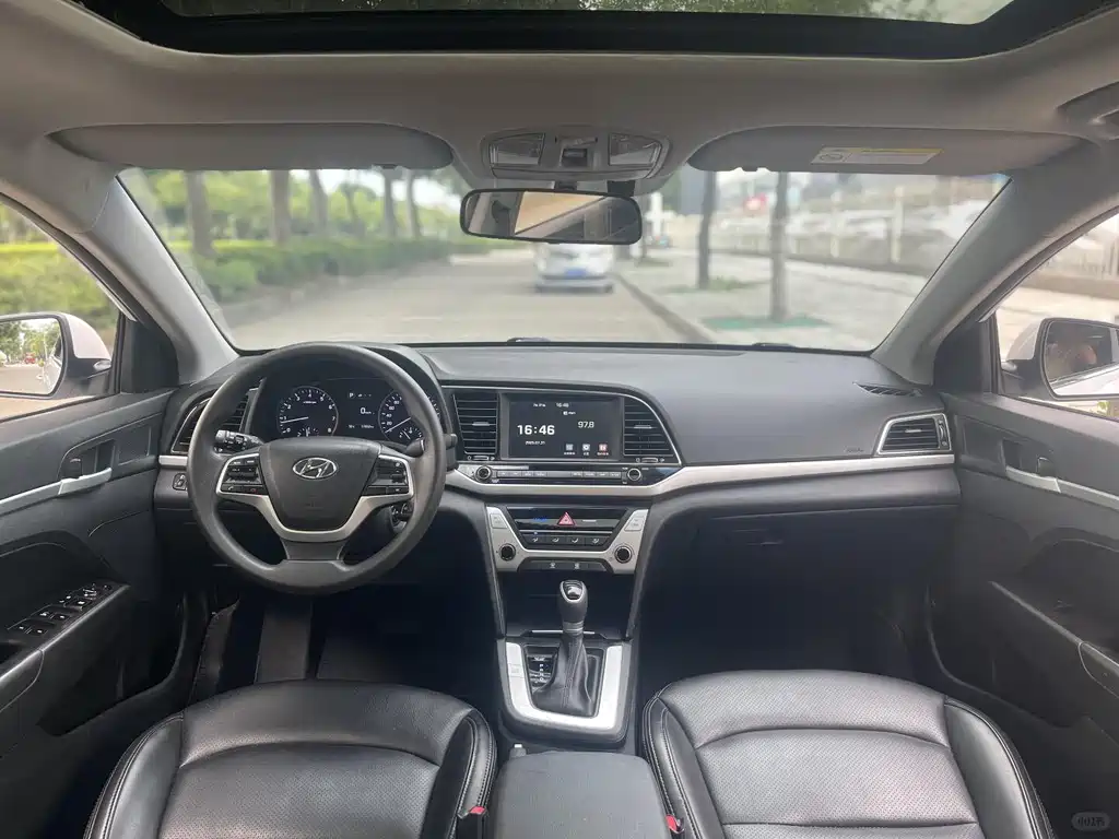 Hyundai Elantra 2017 — фото 10