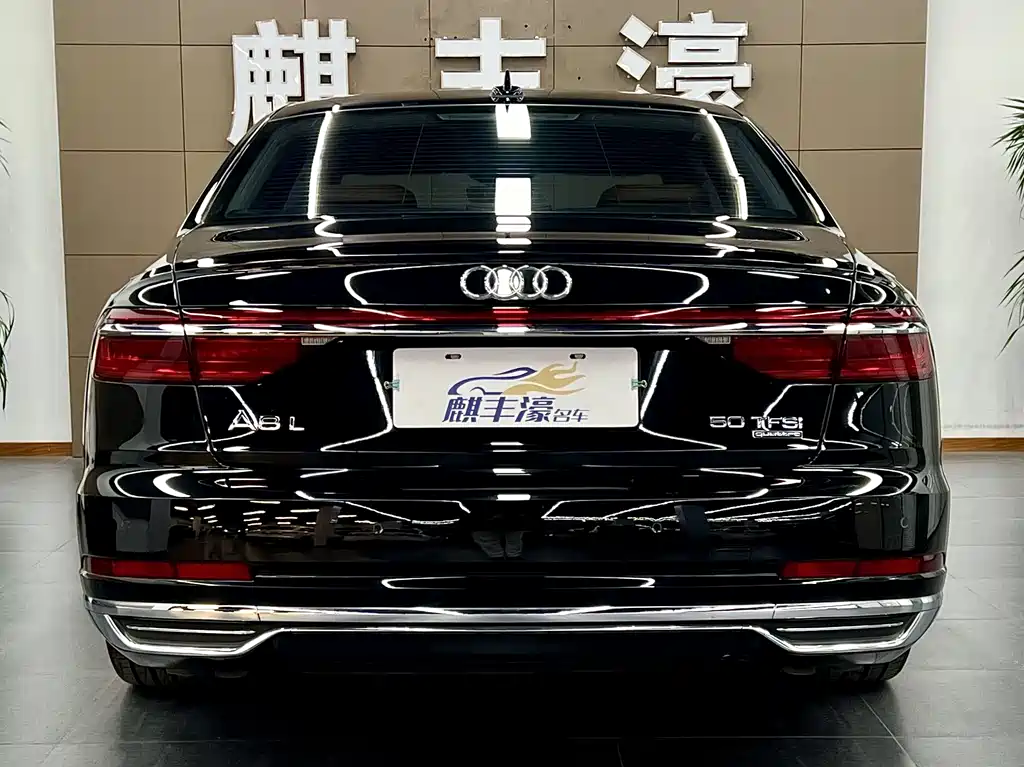 Audi A8 2022 — фото 15