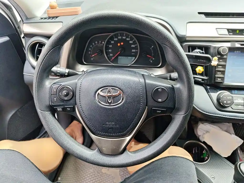 Toyota RAV4 2016 — фото 3