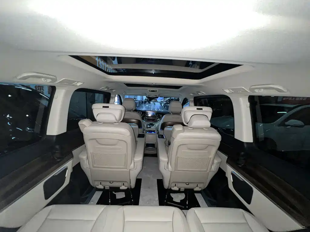 Mercedes-Benz V-Class 2022 — фото 20