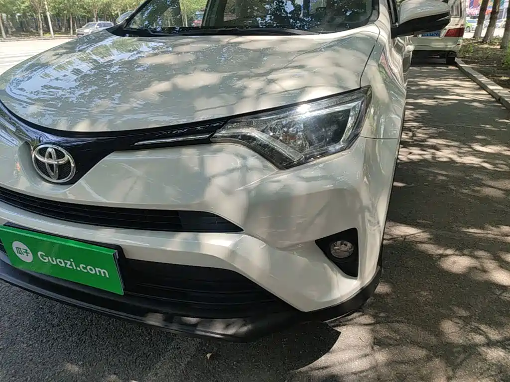 Toyota RAV4 2017 — фото 24