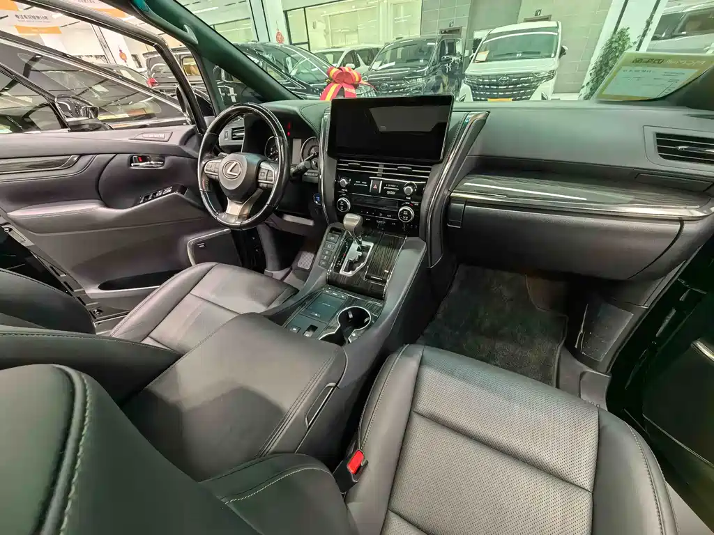 Lexus LM 2022 — фото 13