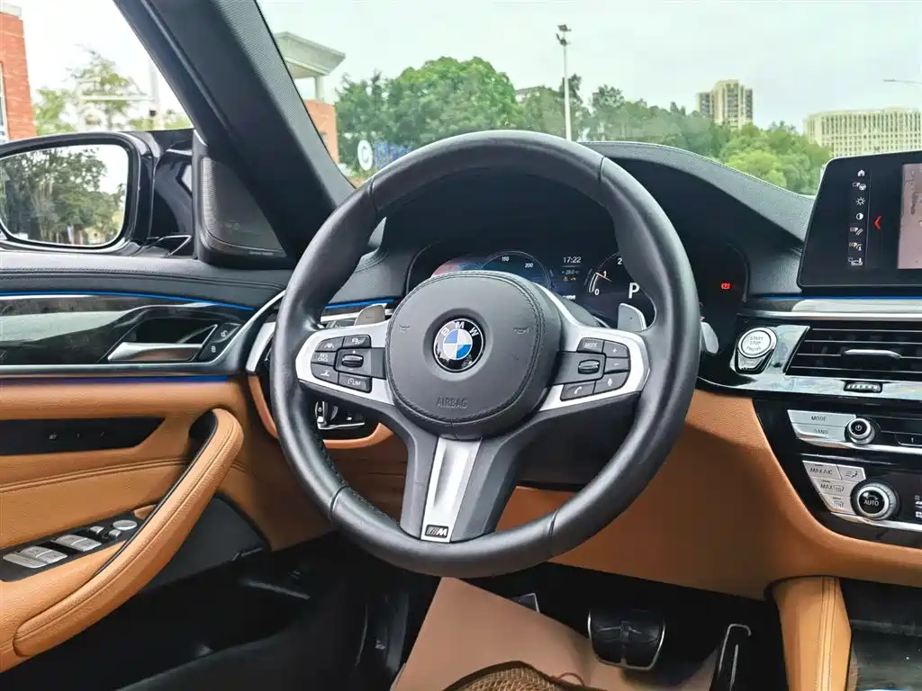 BMW 5 Series 2019 — фото 11