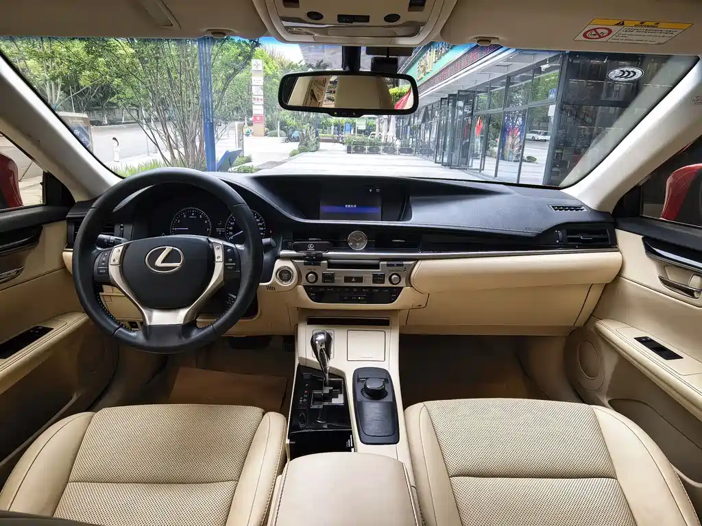 Lexus ES 2015 — фото 13
