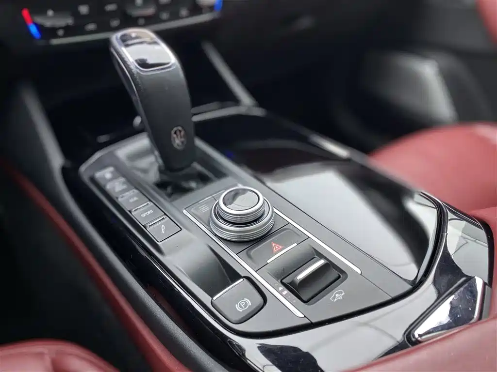 Maserati Levante 2021 — фото 18