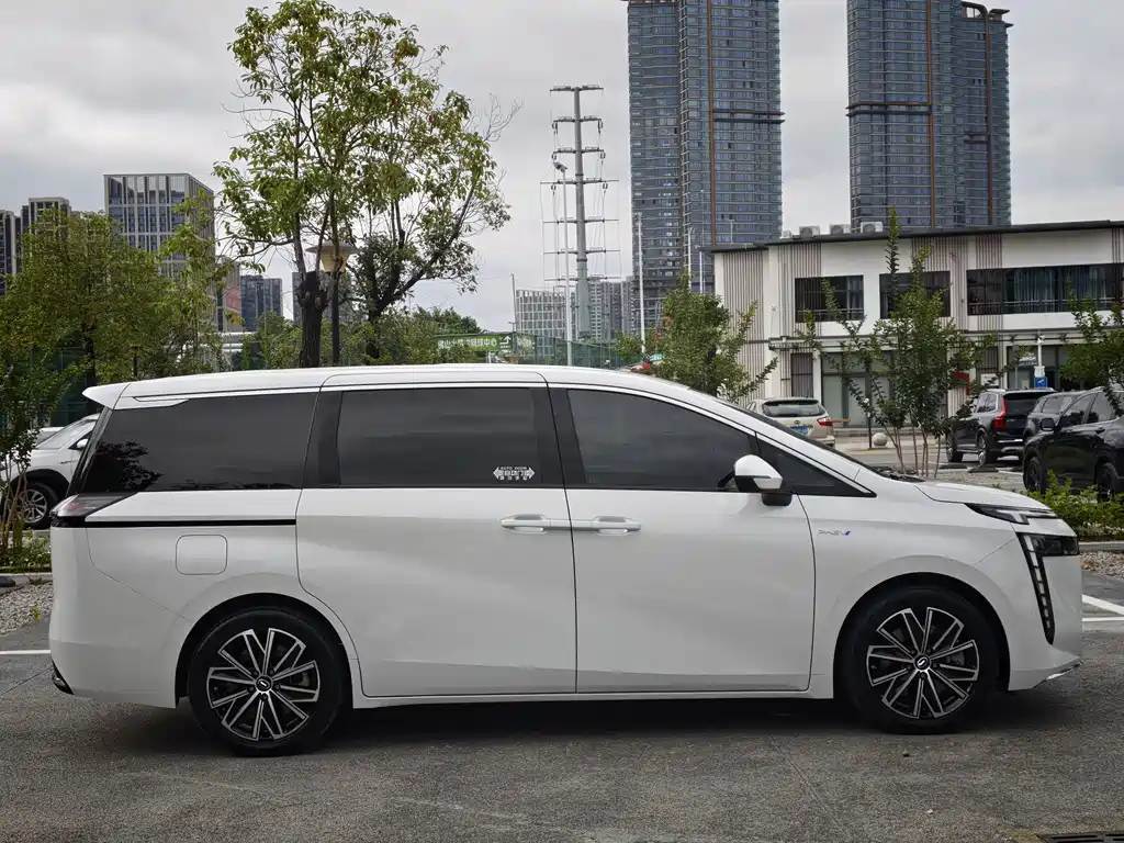 GAC Motor E8 PHEV 2024 — фото 28