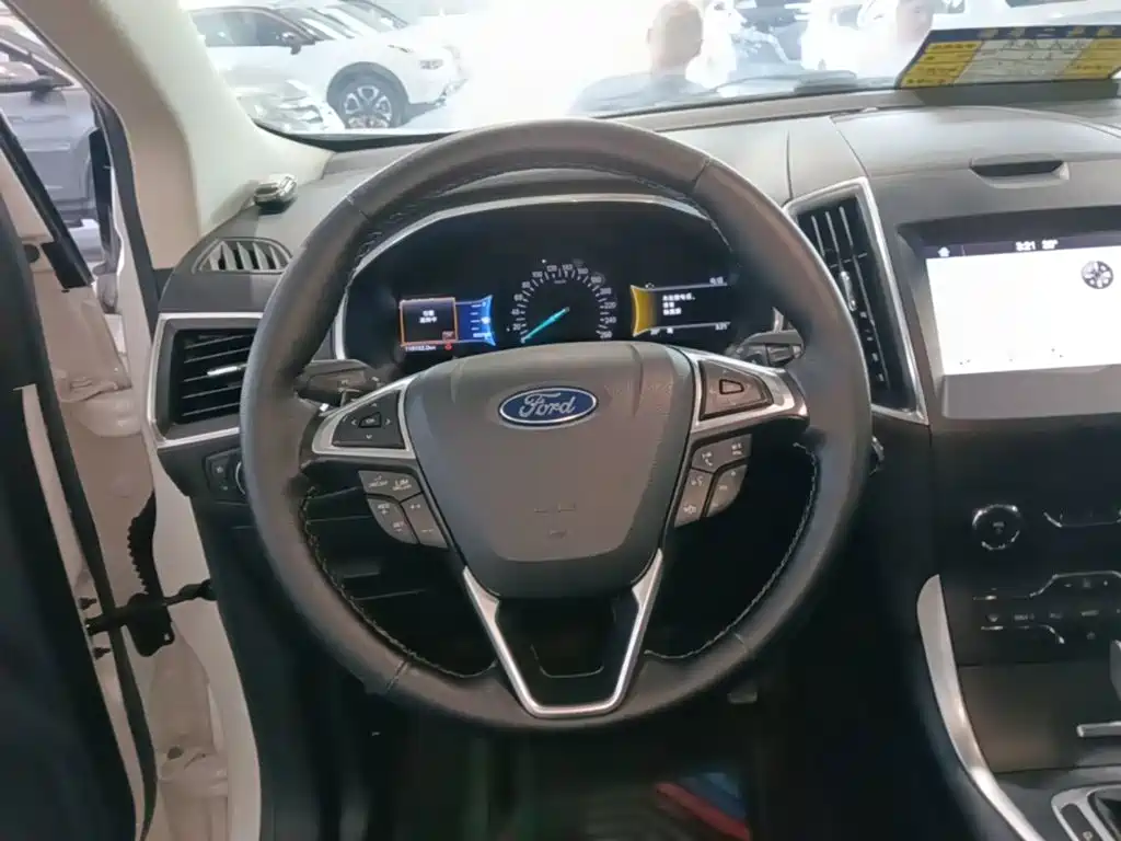 Ford Edge 2017 — фото 11