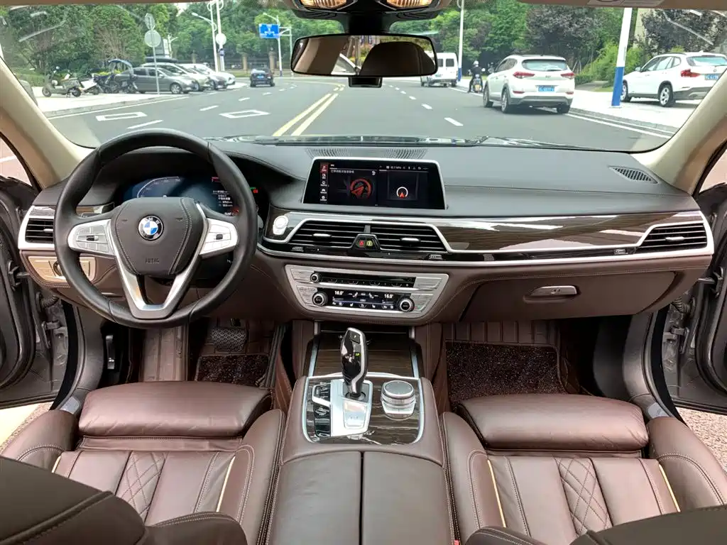 BMW 7 Series 2021 — фото 10