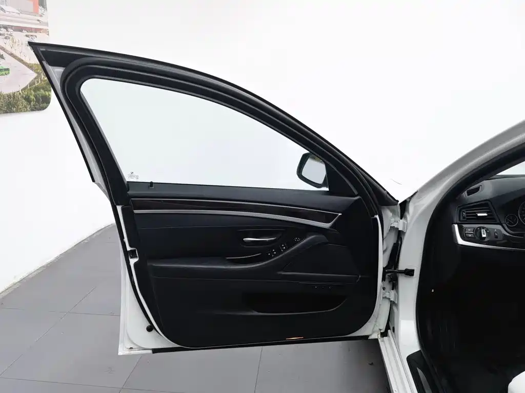 BMW 5 Series 2013 — фото 8
