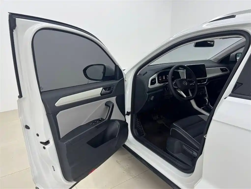 Volkswagen T-Roc 2023 — фото 10