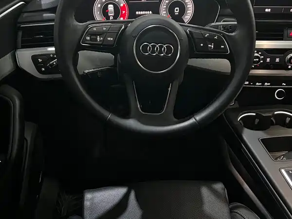 Audi A4L 2021