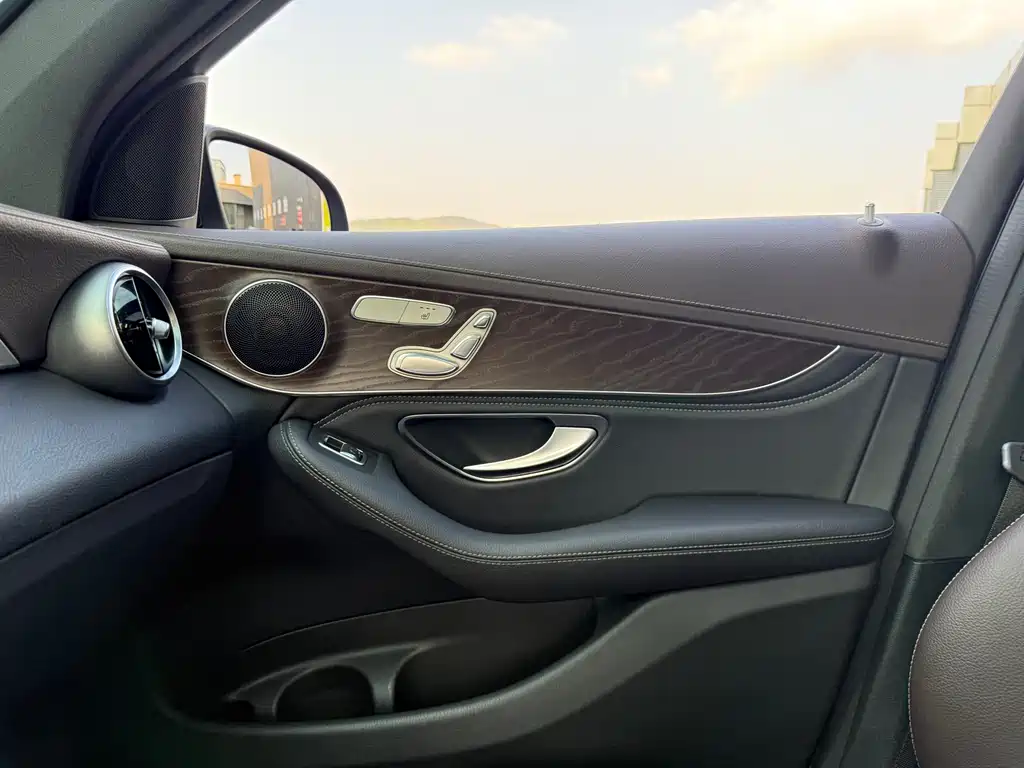 Mercedes-Benz GLC 2020 — фото 28