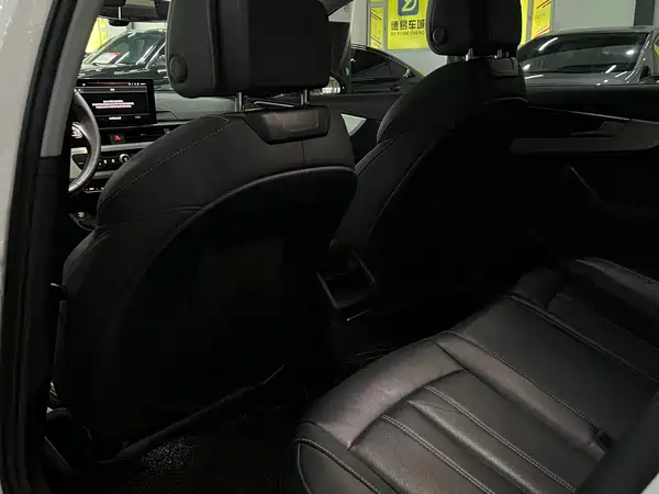 Audi A4L 2021