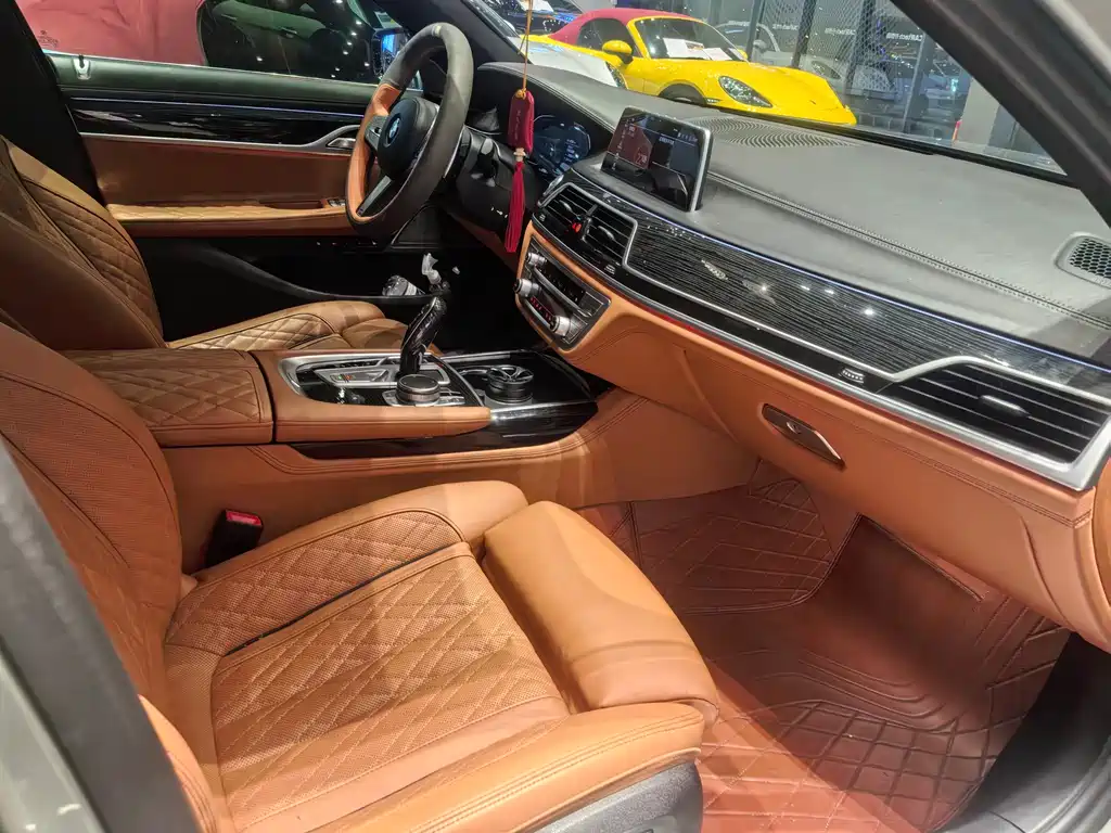 BMW 7 Series 2019 — фото 9