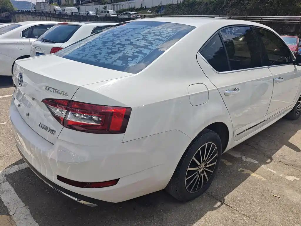 Skoda Octavia 2017 — фото 7