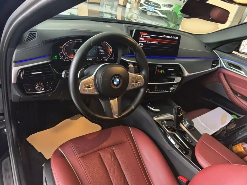 BMW 5 Series 2023 — фото 10