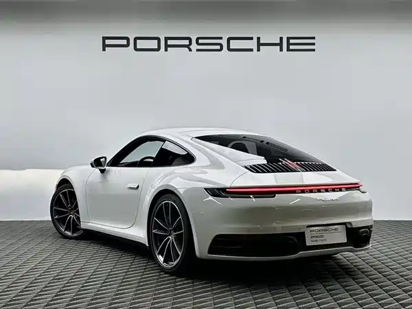 Porsche 911 2025