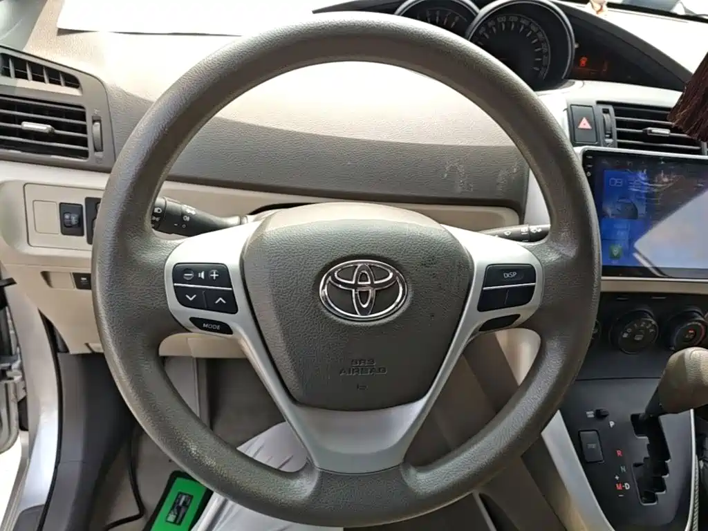 Toyota Verso 2015 — фото 11