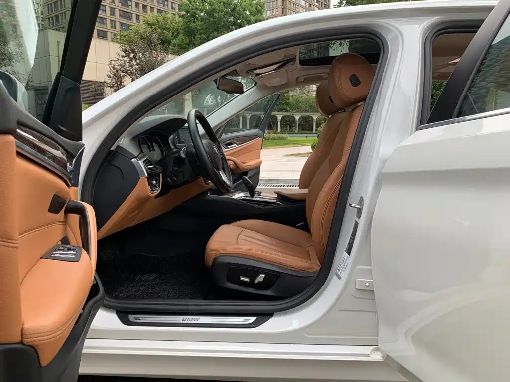 BMW 5 Series 2018 — фото 16
