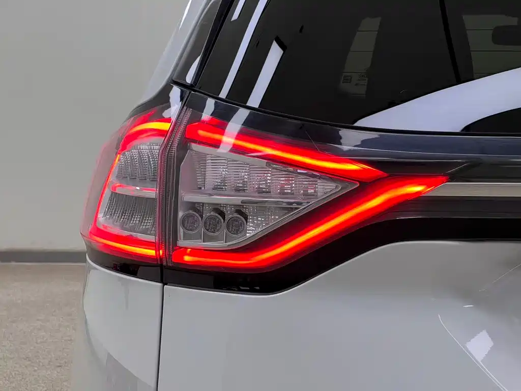 Ford Edge 2017 — фото 12