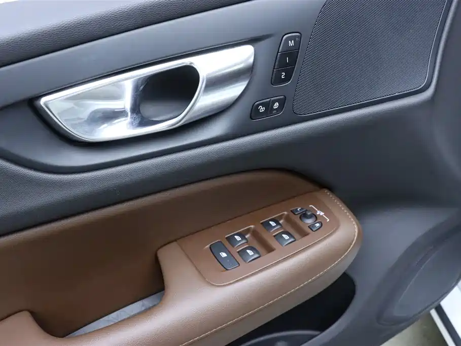 Volvo S60 2025 — фото 13