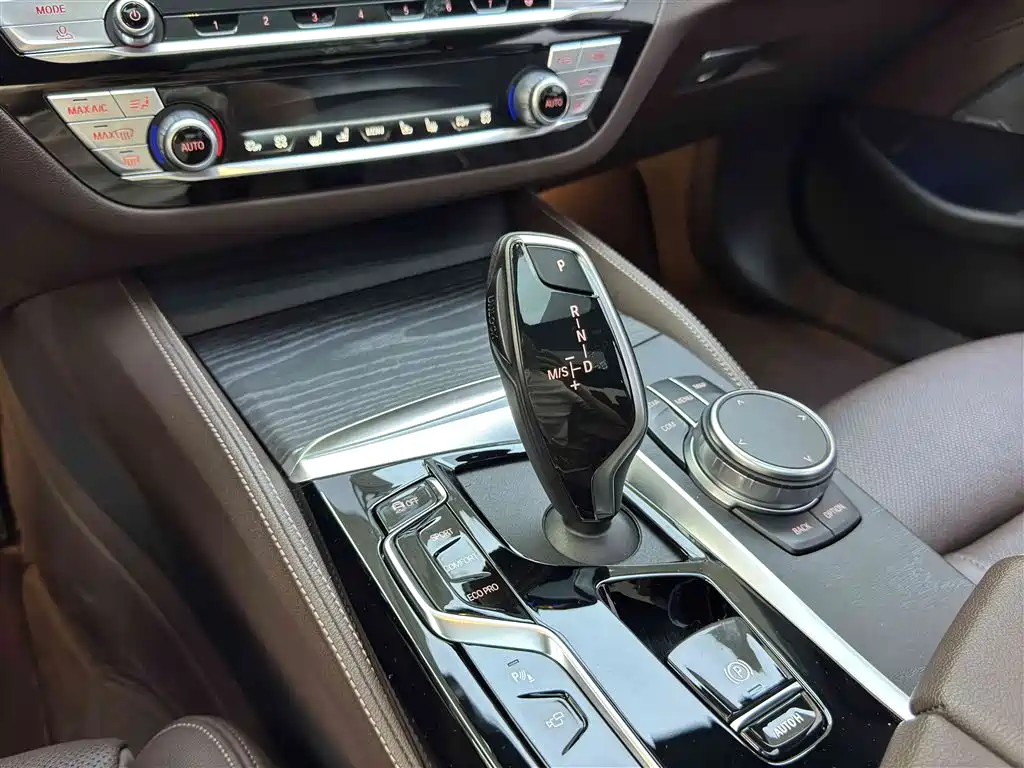 BMW 5 Series 2023 — фото 14