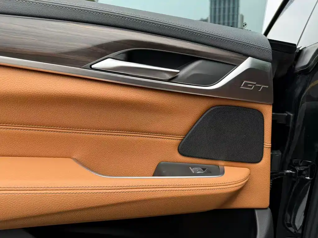 BMW 6 Series GT 2024 — фото 14