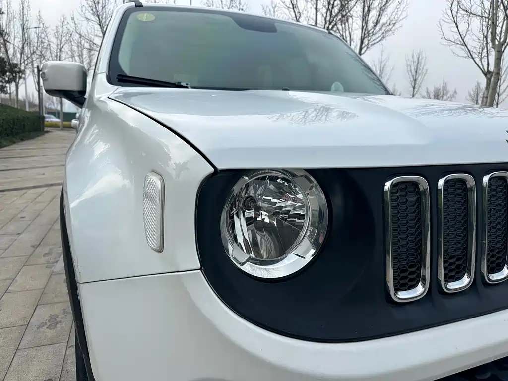 Jeep Renegade 2016 — фото 17
