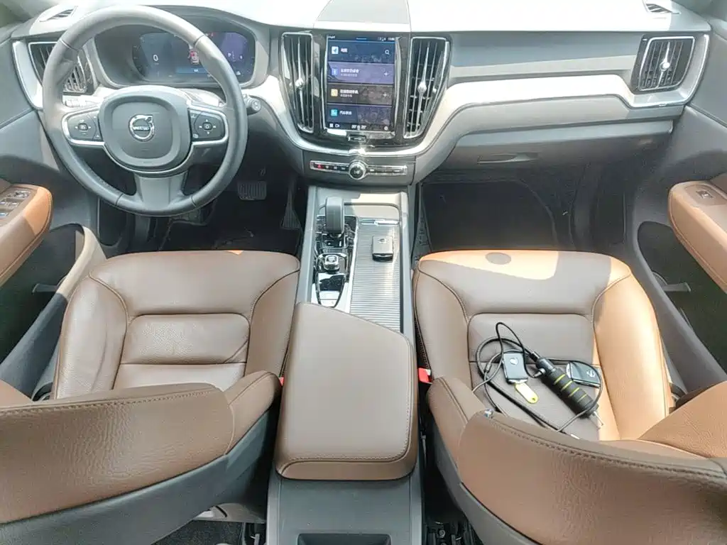 Volvo XC60 2025 — фото 16