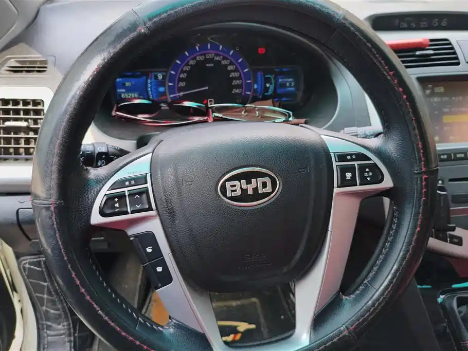 BYD S6 2014 — фото 15