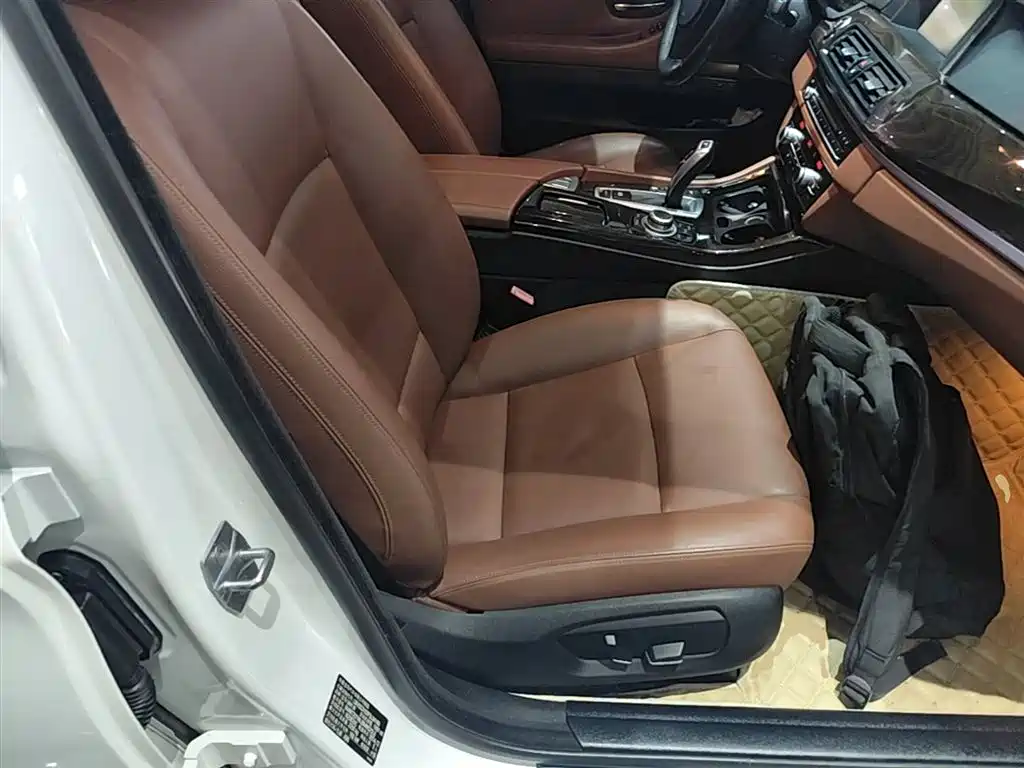BMW 5 Series 2015 — фото 25
