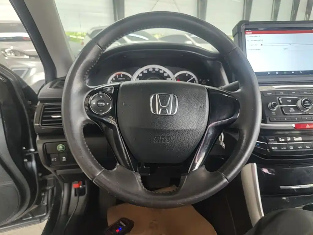 Honda Accord 2018 — фото 11