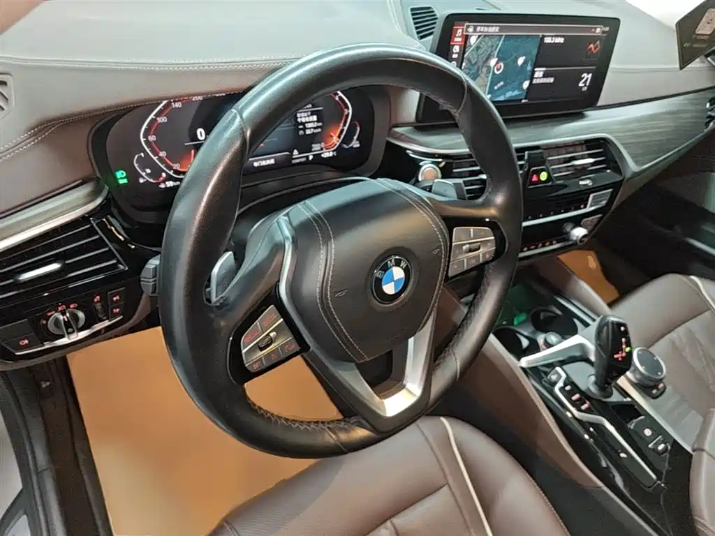 BMW 5 Series 2021 — фото 10
