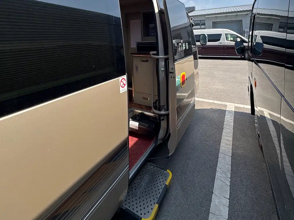 Toyota Coaster 2020