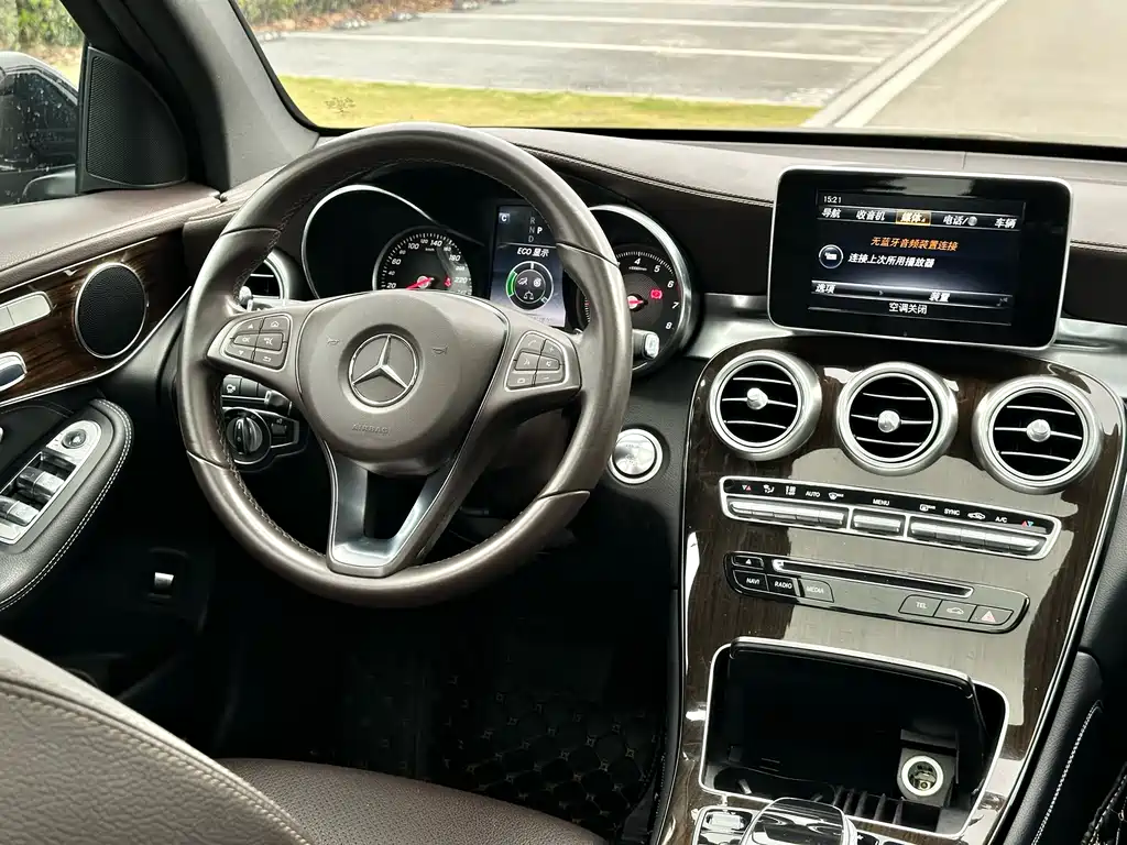 Mercedes-Benz GLC 2017 — фото 17