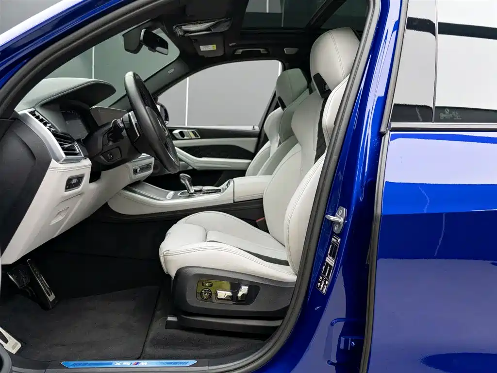 BMW X5 M 2023 — фото 11
