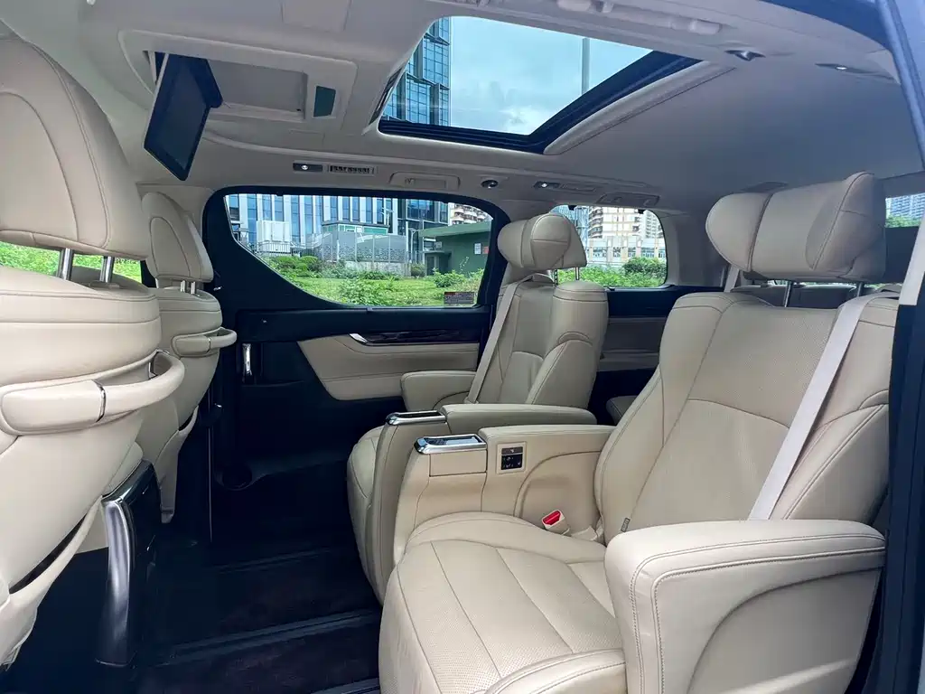 Toyota Alphard 2018 — фото 10